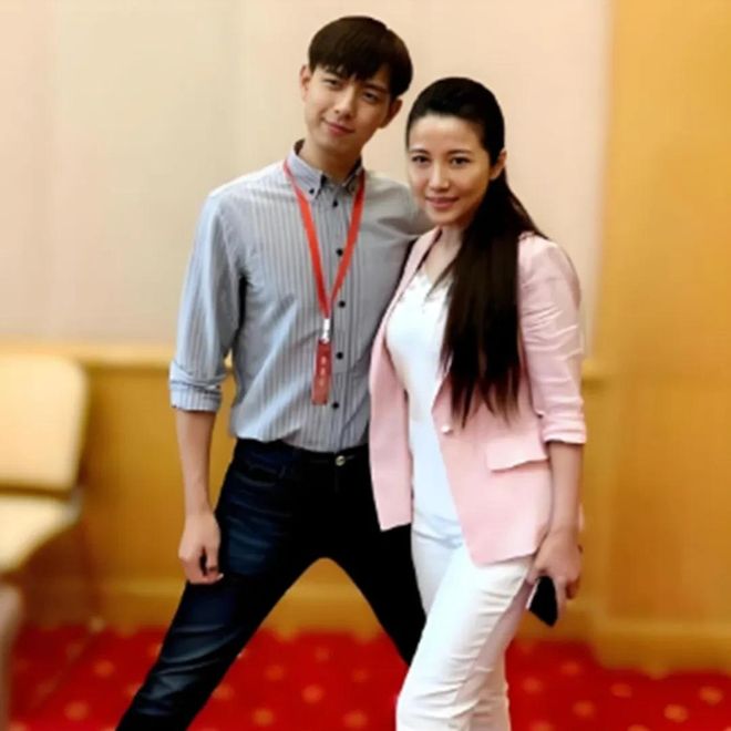 岁男友！大方谈更年期没来月经以为怀孕EVO视讯52岁影后颜丙燕首曝小20(图8)