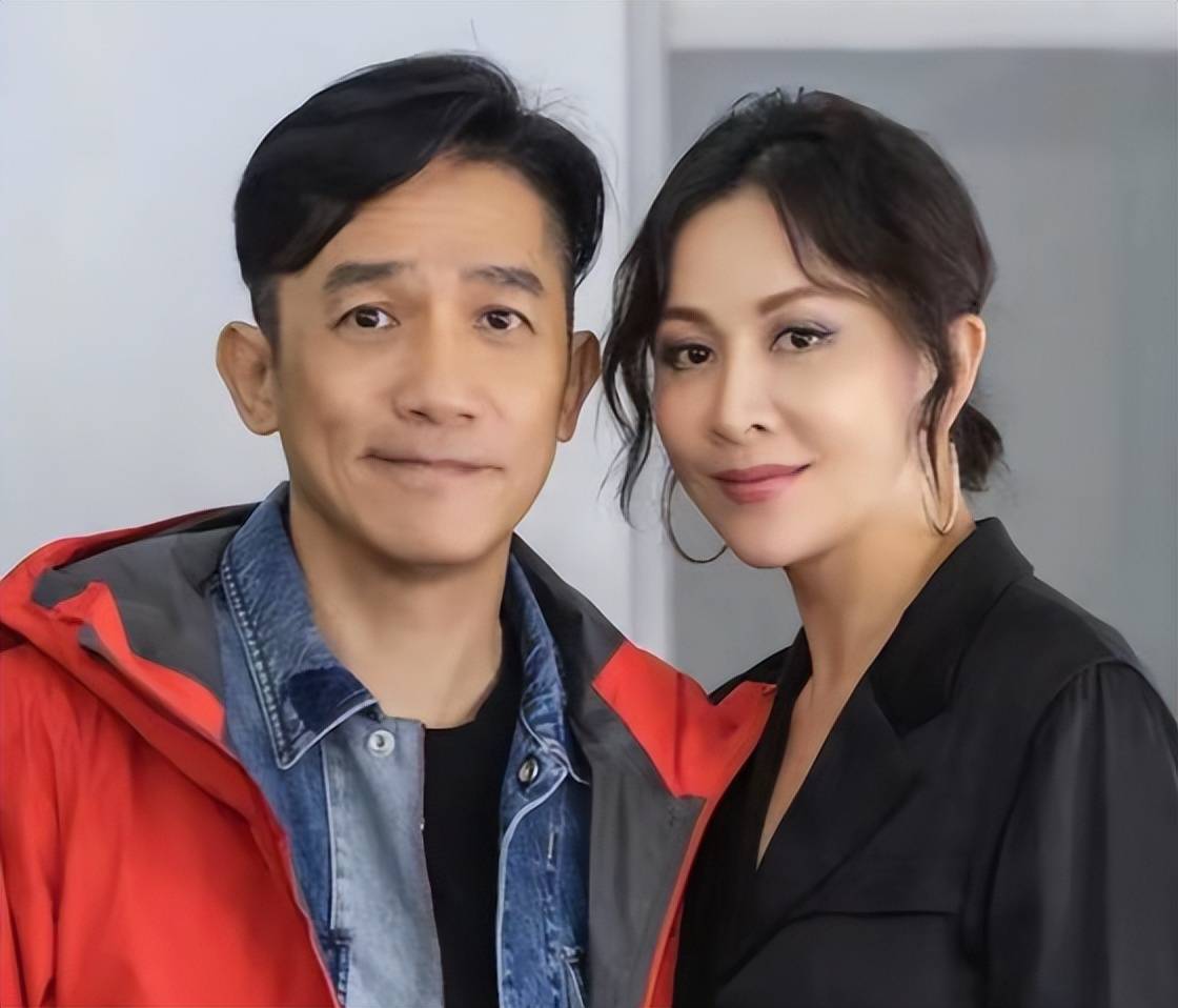 默许出轨、各玩各的、同居20年不领证EVO视讯圈里最奇葩的5对明星夫妇：(图4)